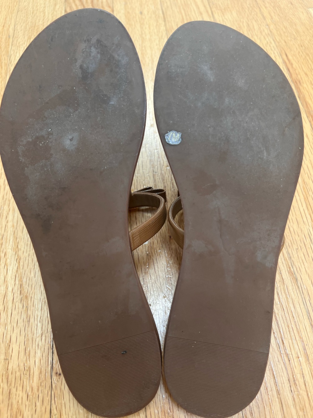 Tory Burch LeighAnne Flat Thong Sandals Brown Patent Saffiano Leather Size 7 - Picture 3 of 9